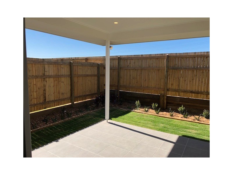 35 Meadows Boulevard, Strathpine QLD 4500