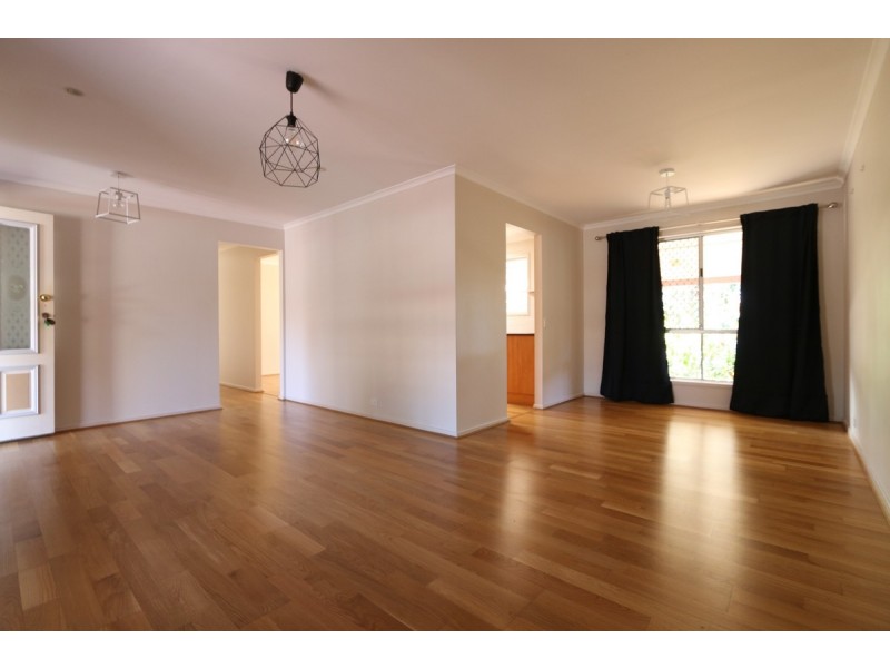 8 Augustins Crescent, Petrie QLD 4502