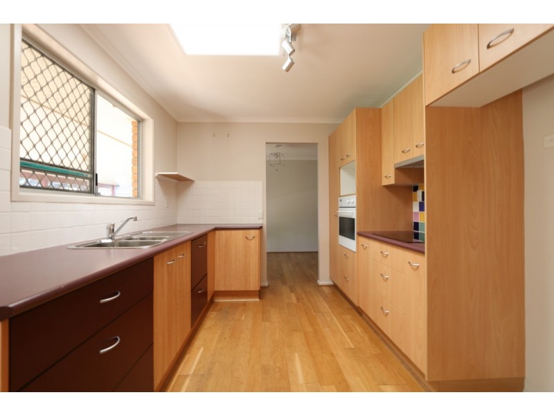 8 Augustins Crescent, Petrie QLD 4502