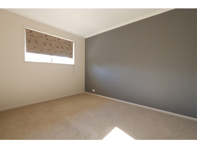 8 Augustins Crescent, Petrie QLD 4502