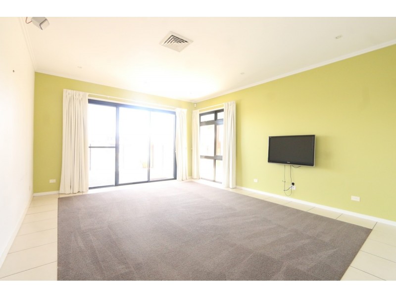 22 Wildfire Court, Newport QLD 4020