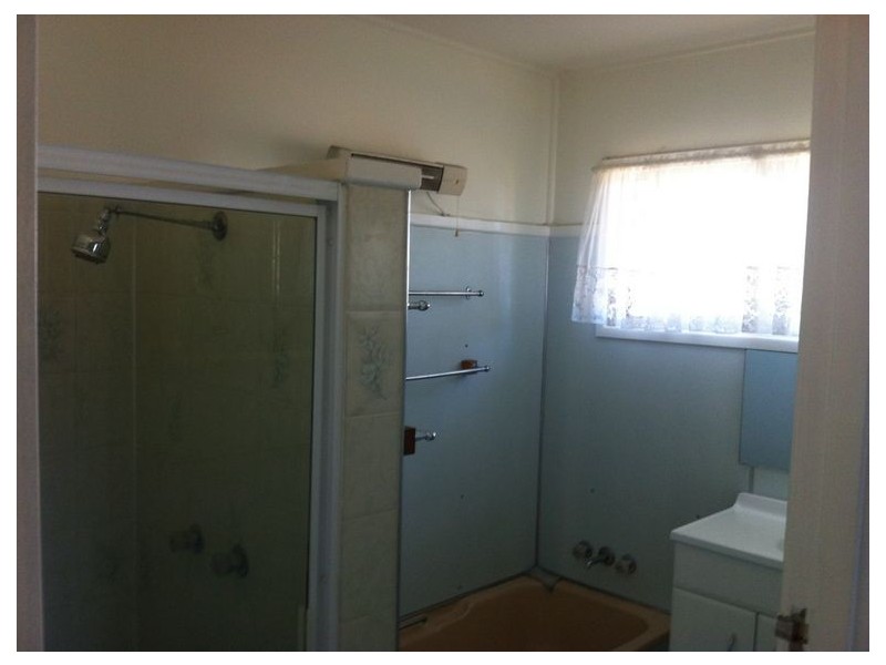 44 Samsonvale Rd, Strathpine QLD 4500