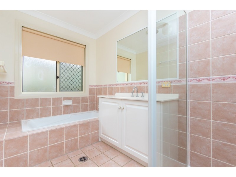 1 Camara Court, Eatons Hill QLD 4037