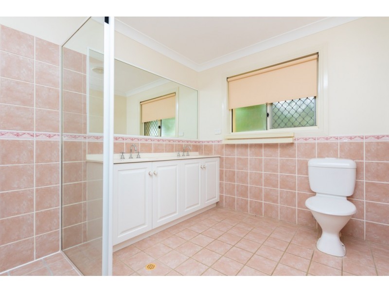 1 Camara Court, Eatons Hill QLD 4037