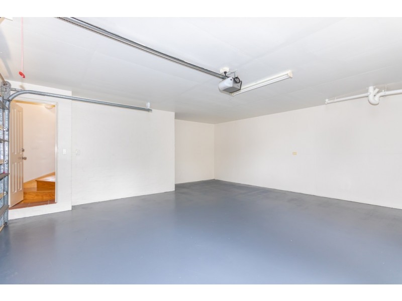 1 Camara Court, Eatons Hill QLD 4037