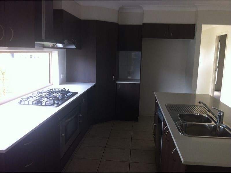 9 Wells Close, North Lakes QLD 4509