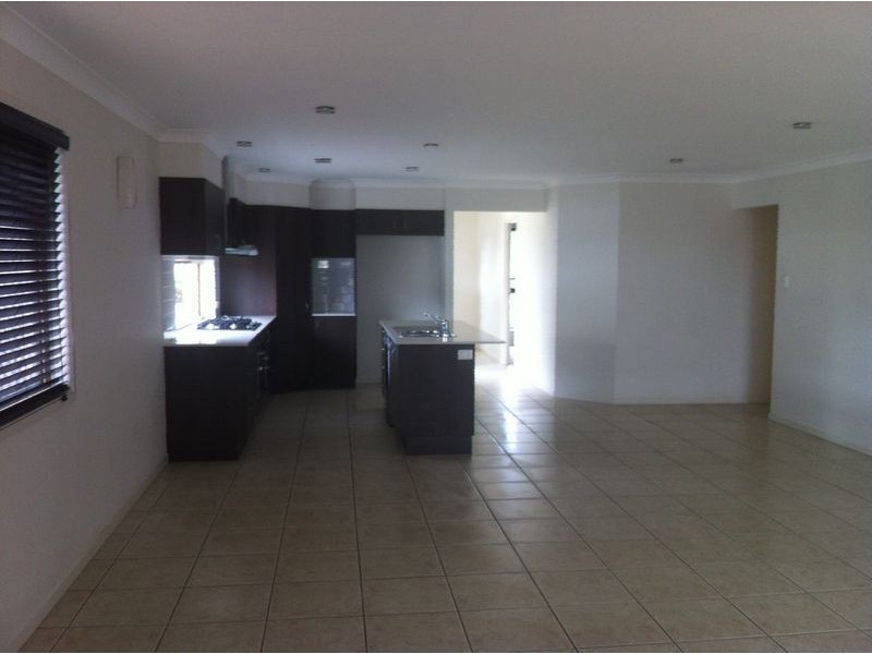 9 Wells Close, North Lakes QLD 4509