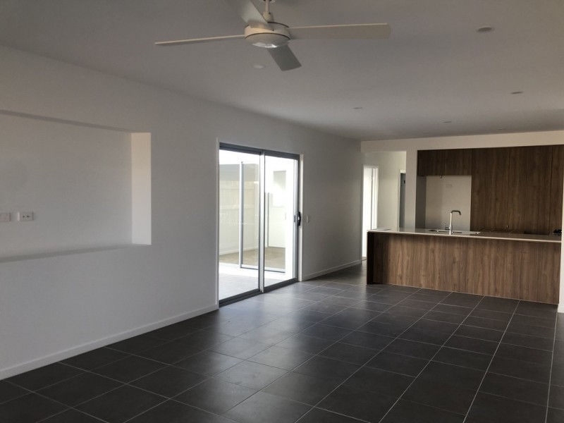 14 Rowley St, Strathpine QLD 4500
