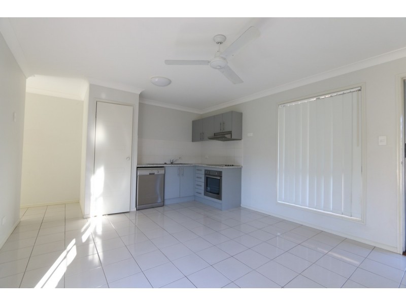 2/11 Charles, Joyner QLD 4500