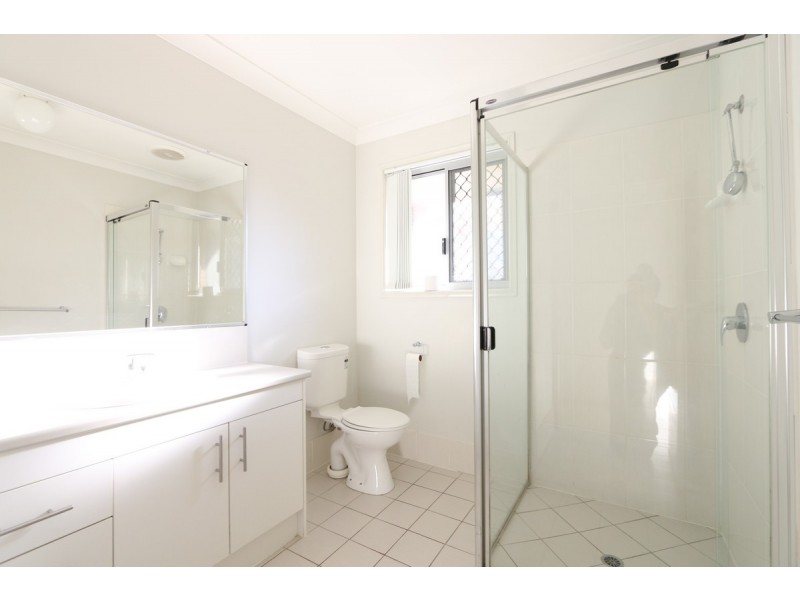 2/11 Charles, Joyner QLD 4500