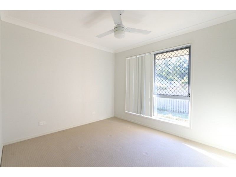 2/11 Charles, Joyner QLD 4500