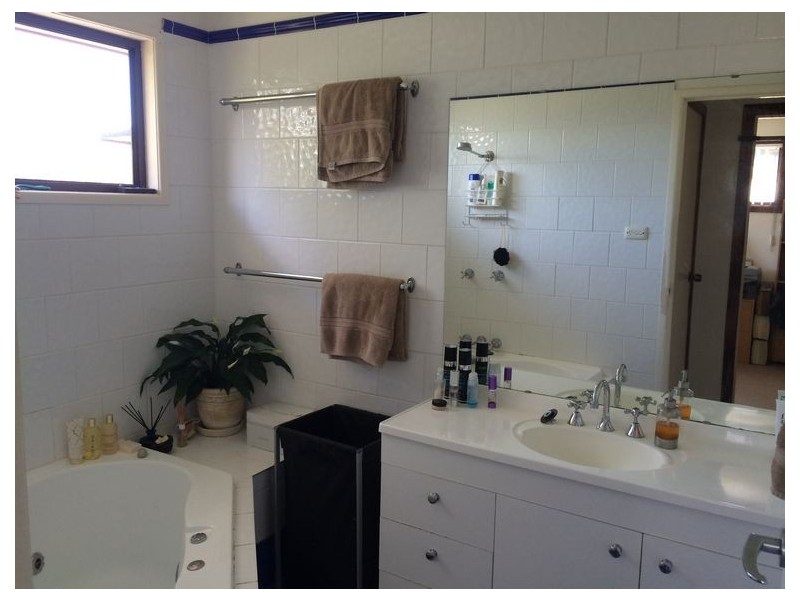 28 Livingstone Street, Strathpine QLD 4500