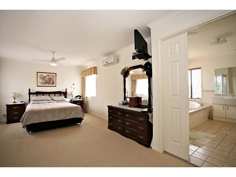 40 Hunter Circuit, Petrie QLD 4502