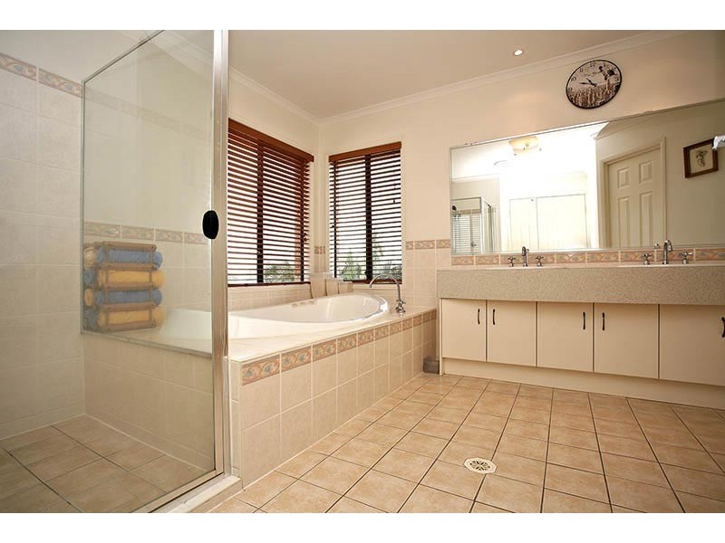 40 Hunter Circuit, Petrie QLD 4502