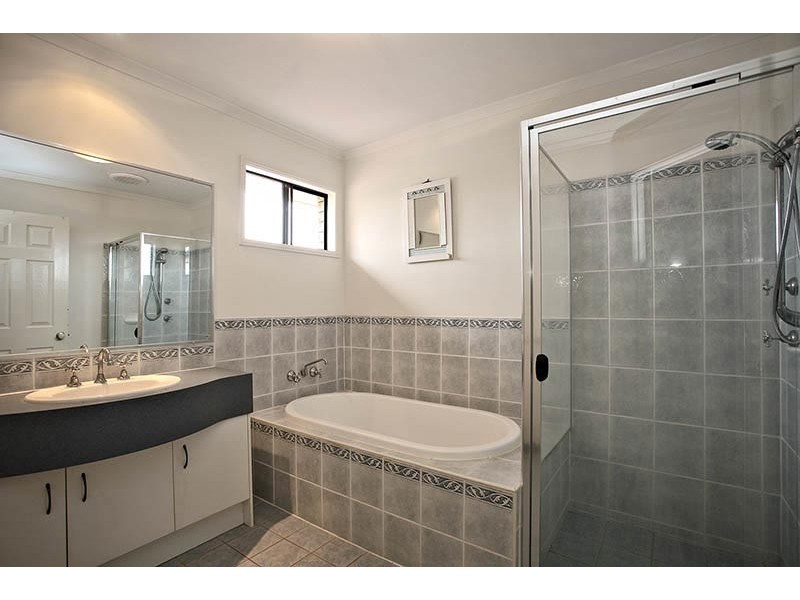 40 Hunter Circuit, Petrie QLD 4502
