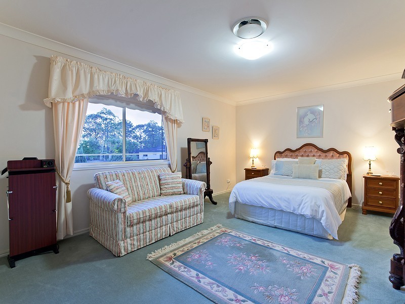 12 Creekwood Court, Warner QLD 4500