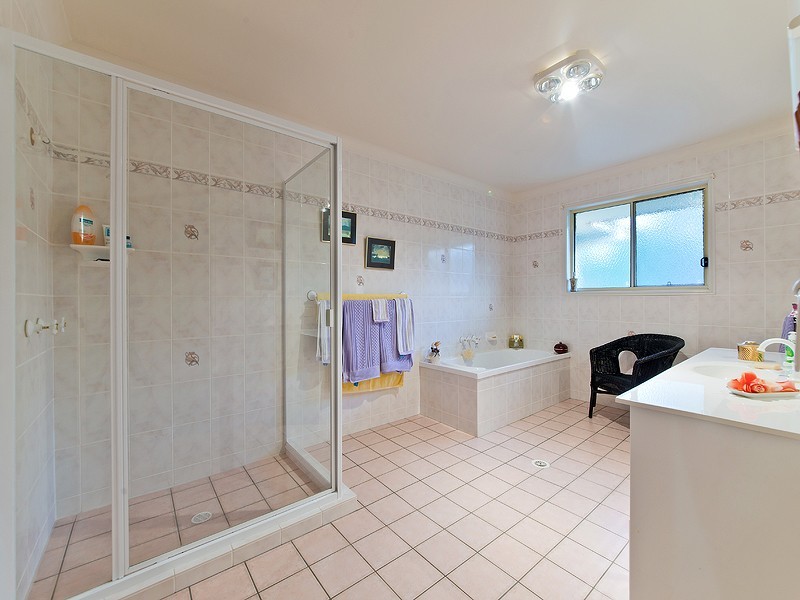 12 Creekwood Court, Warner QLD 4500