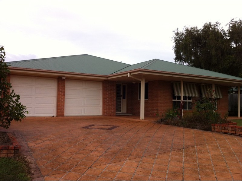 24 Cheltenham Street, Strathpine QLD 4500