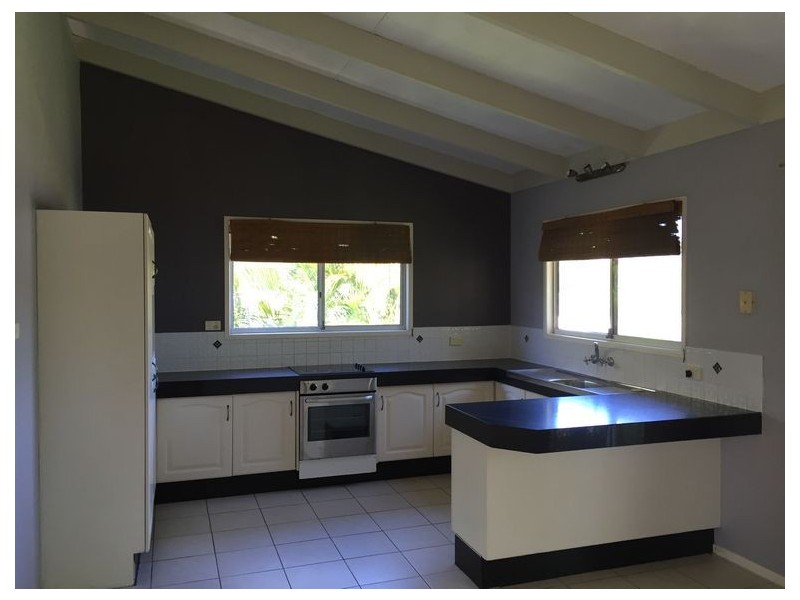 10 Ernie Street, Albany Creek QLD 4035