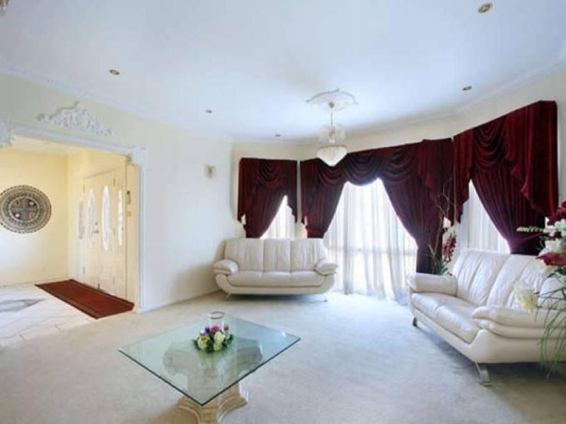 27 BALMAIN RD, Mcgraths Hill NSW 2756