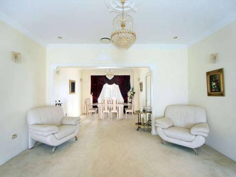 27 BALMAIN RD, Mcgraths Hill NSW 2756