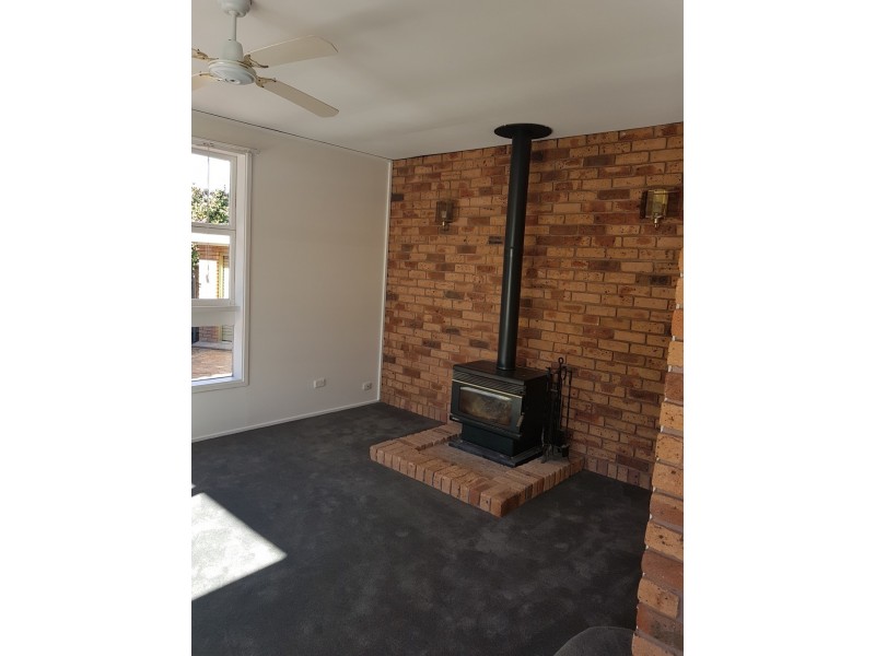 7 LOCKHART PLACE, Belrose NSW 2085