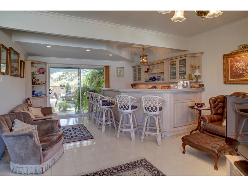 24 Parnkalla Avenue, Port Lincoln SA 5606