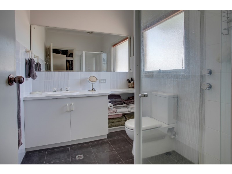 24 Parnkalla Avenue, Port Lincoln SA 5606