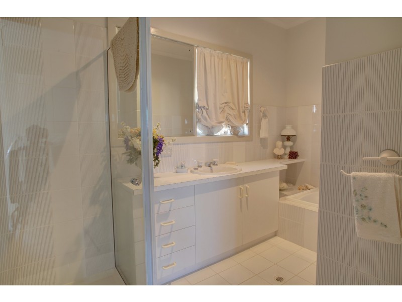 24 Parnkalla Avenue, Port Lincoln SA 5606