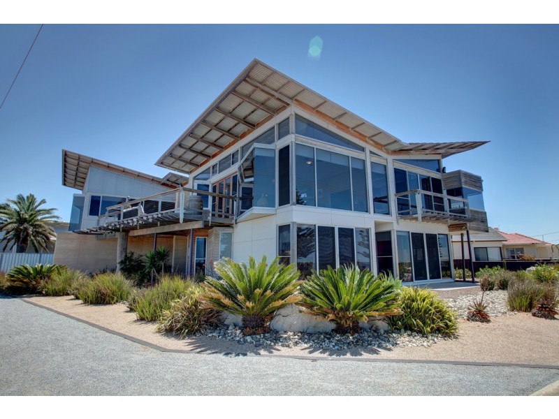 9 Esplanade, Tumby Bay SA 5605