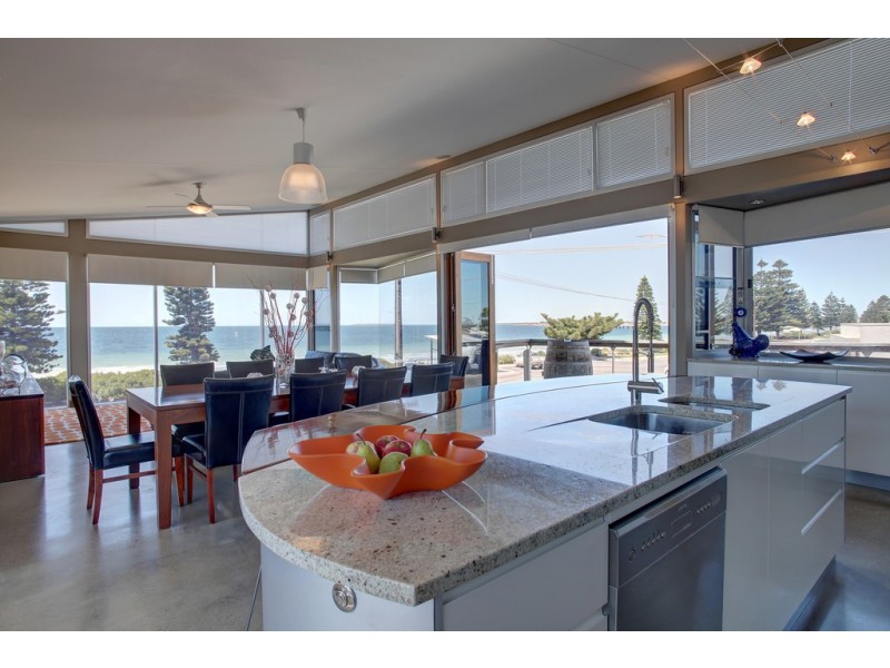 9 Esplanade, Tumby Bay SA 5605