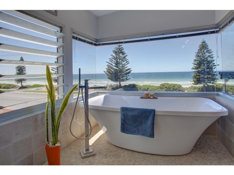 9 Esplanade, Tumby Bay SA 5605
