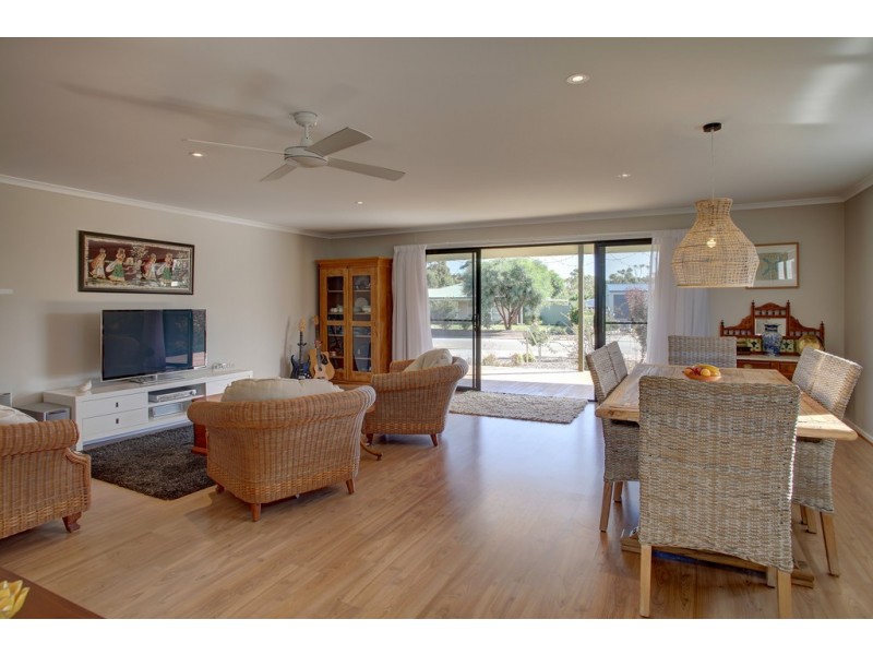 18 Benjamin Road, Poonindie SA 5607