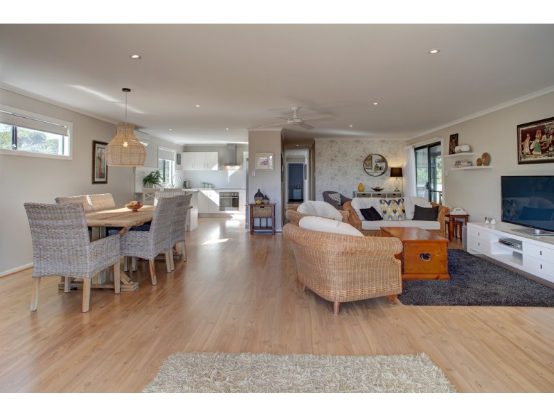 18 Benjamin Road, Poonindie SA 5607