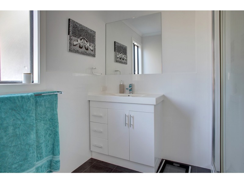 18 Benjamin Road, Poonindie SA 5607