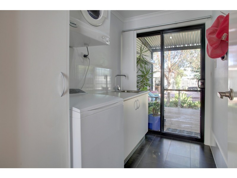 18 Benjamin Road, Poonindie SA 5607