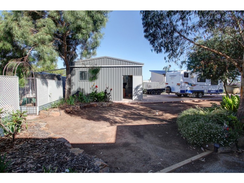18 Benjamin Road, Poonindie SA 5607