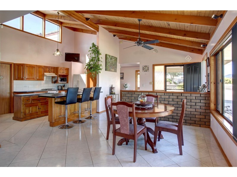 1 Hilltop Drive, Port Lincoln SA 5606