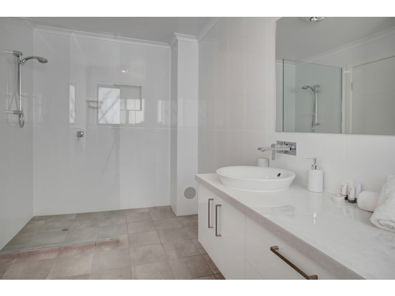 2/2 Bridge Crescent, Port Lincoln SA 5606