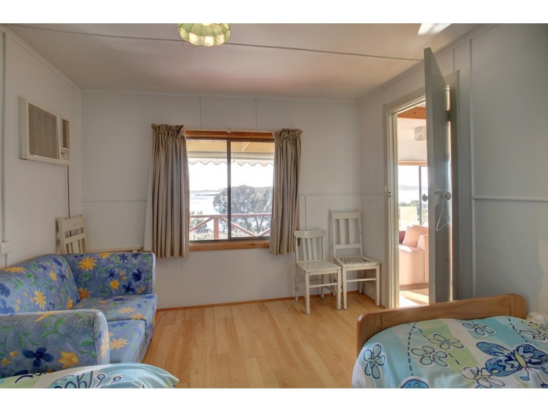 27 Esplanade, Coffin Bay SA 5607