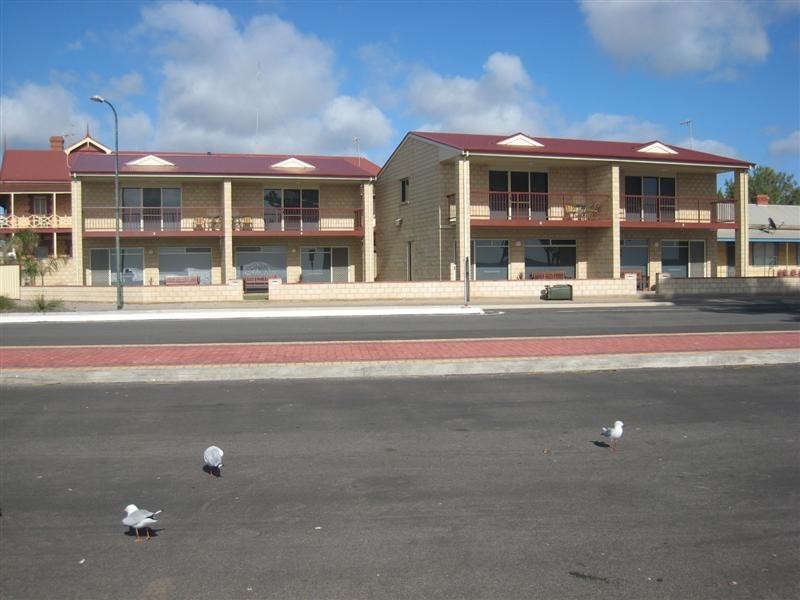 1-4/ 1 North Tce, Tumby Bay SA 5605
