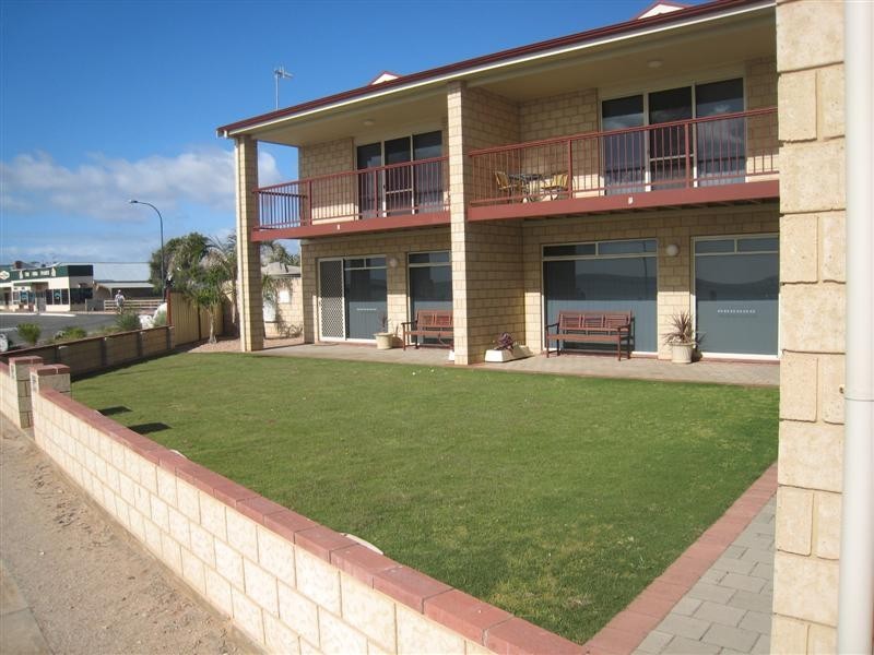 1-4/ 1 North Tce, Tumby Bay SA 5605