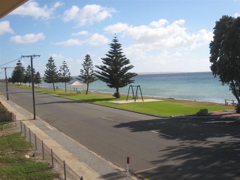 1-4/ 1 North Tce, Tumby Bay SA 5605