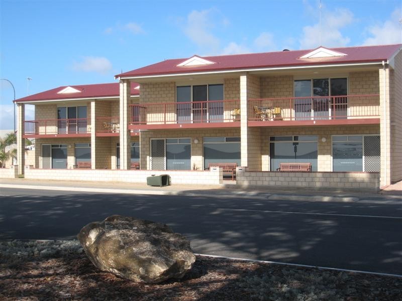 1-4/ 1 North Tce, Tumby Bay SA 5605