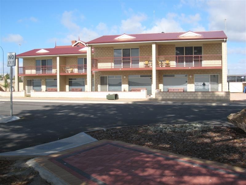 1-4/ 1 North Tce, Tumby Bay SA 5605