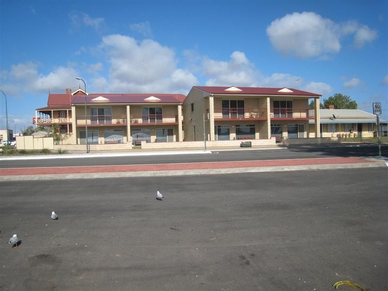 1-4/ 1 North Tce, Tumby Bay SA 5605