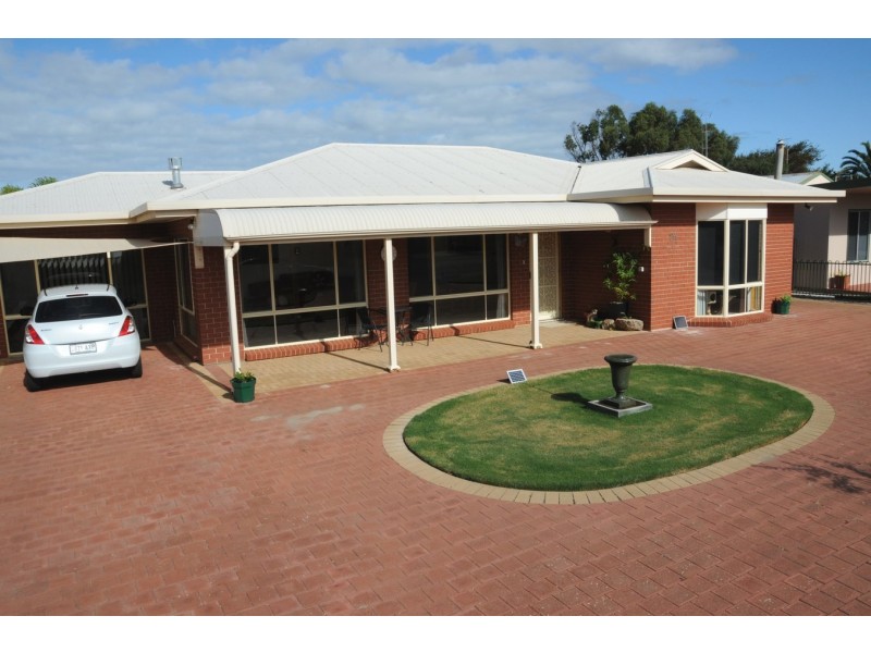 24 Central Street, Louth Bay SA 5607