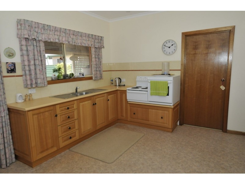 24 Central Street, Louth Bay SA 5607