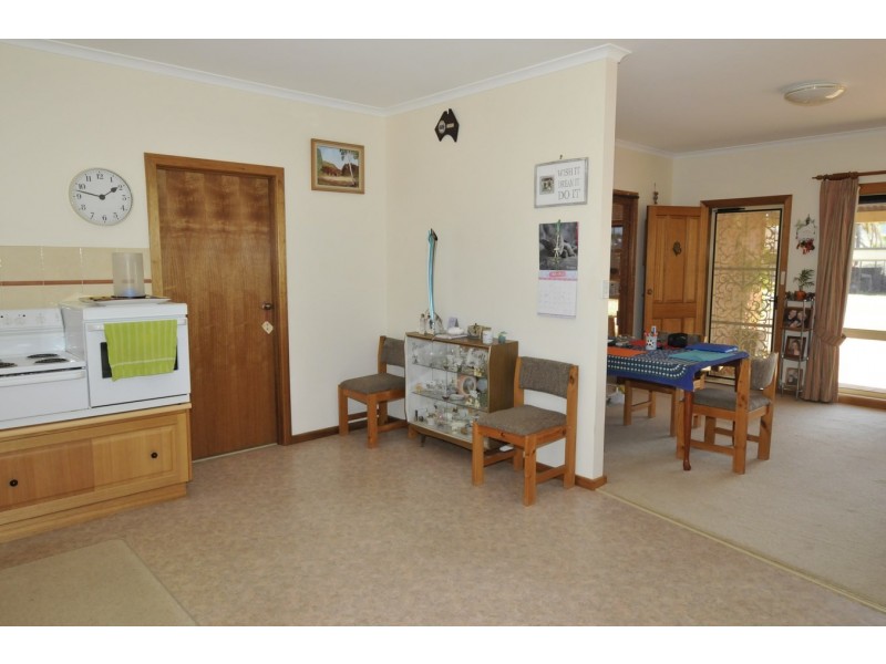 24 Central Street, Louth Bay SA 5607