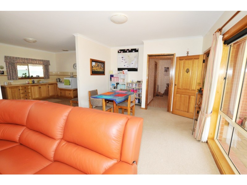 24 Central Street, Louth Bay SA 5607
